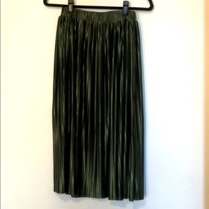 Metallic Green Elastic Waist Pleated Skirt